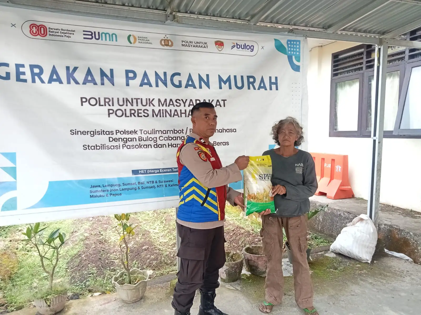 Gerakan Pangan Murah Polri Digelar di Polsek Toulimambot, 200 Paket Beras Ludes Terjual
